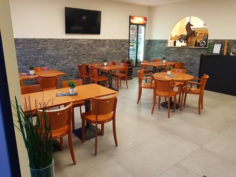 Gemütlicher Sitzbereich im Bistro Sportivo